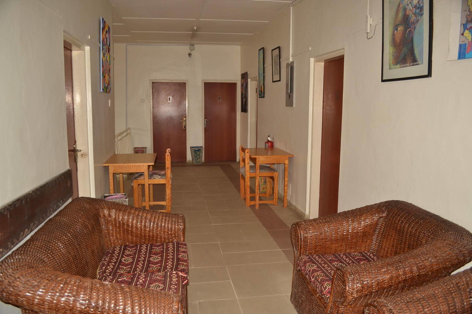 Pink Hostel Accra Exterior photo