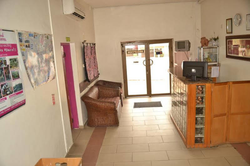 Pink Hostel Accra Exterior photo